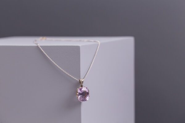 Amethyst & 18ct White Gold Pendant - Image 2
