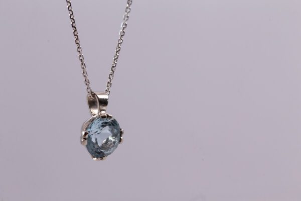Aquamarine & 18ct White Gold Pendant - Image 5