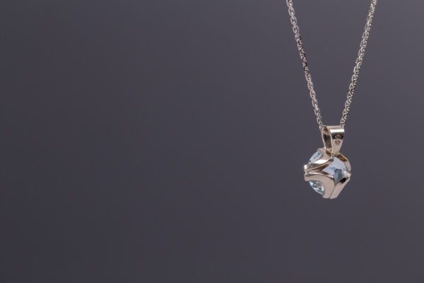 Aquamarine & 18ct White Gold Pendant - Image 3