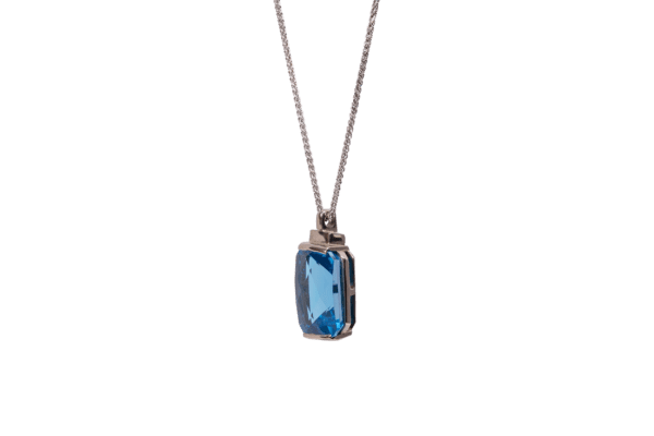 Blue Topaz & 18ct White Gold Pendant - Image 4
