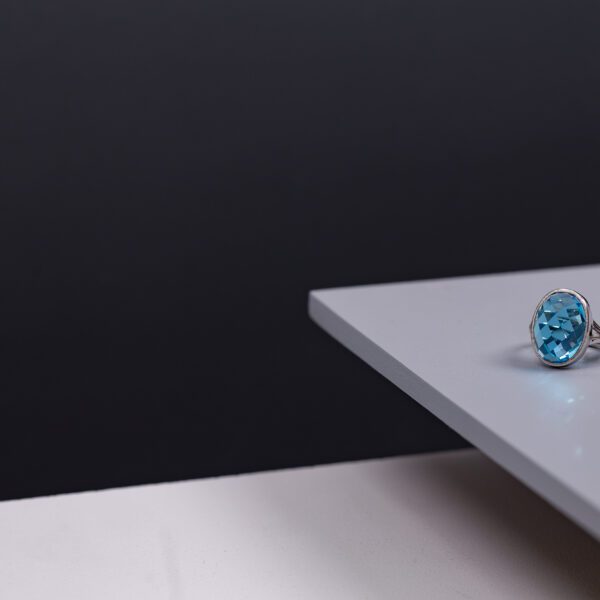 Blue Topaz & 18ct White Gold Ring